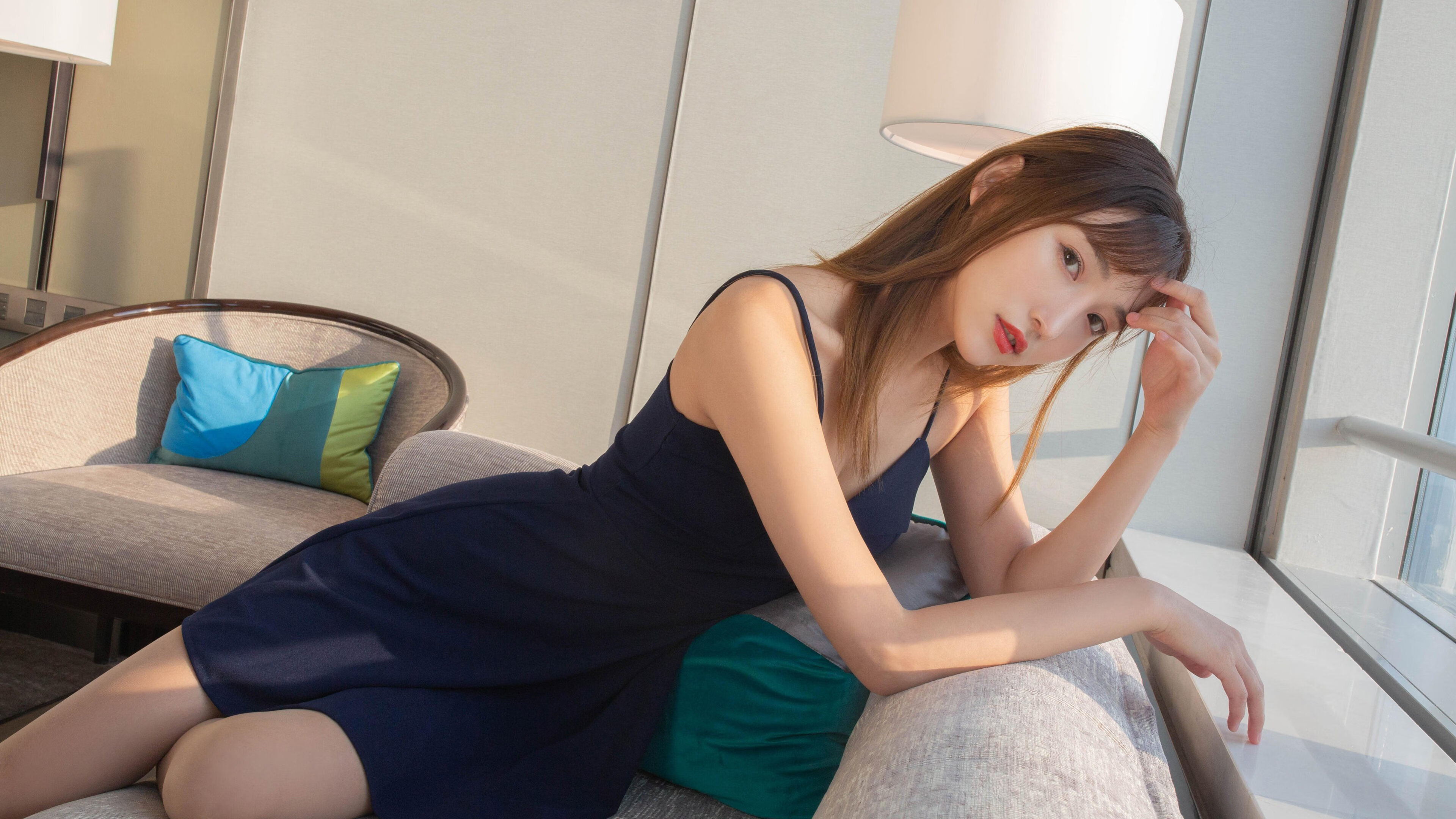 教练组赛后复盘分析对手战术特点为下一场做准备,教练下场比赛