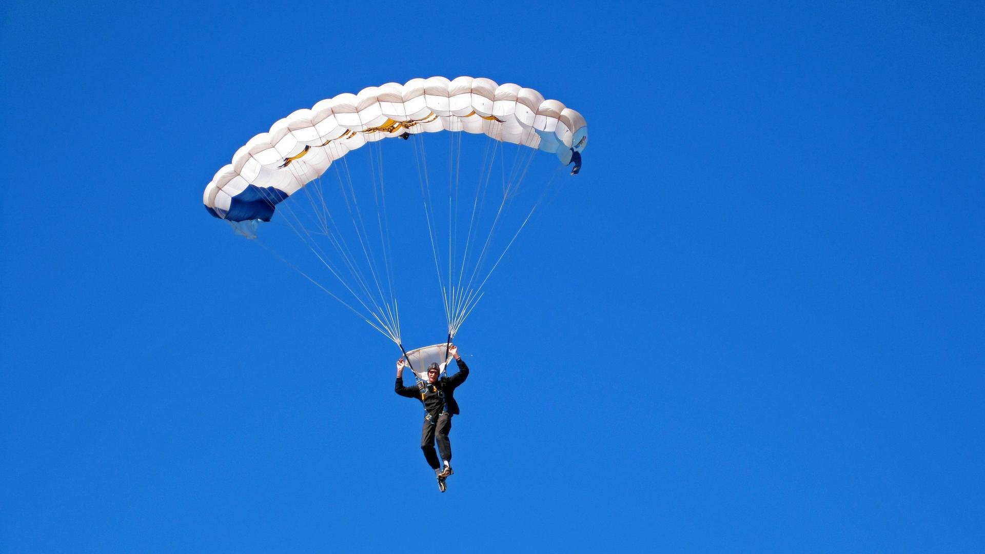 _沙滩极限排球：白沙与阳光的热情碰撞_，极限沙滩排球3