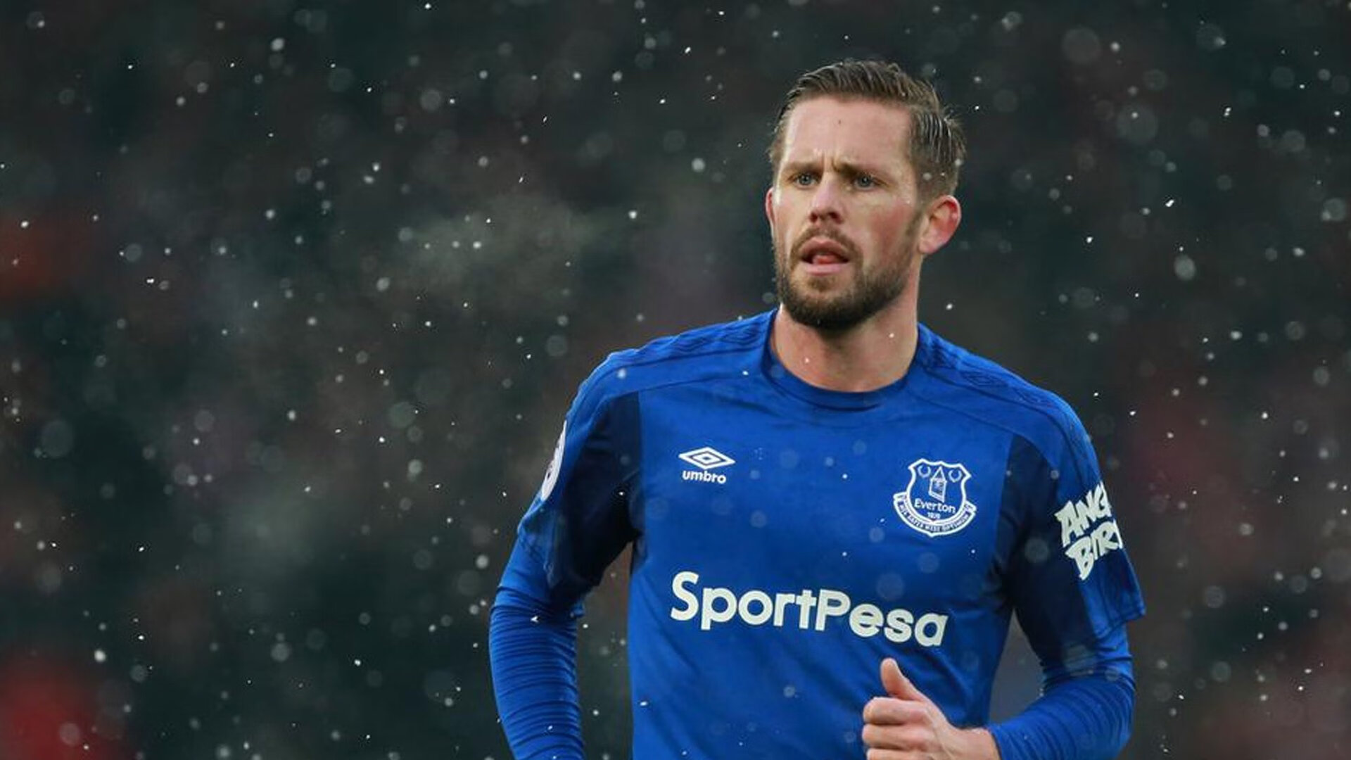 现场实况：现场观众的热情互动瞬间，被现场观众热情打动